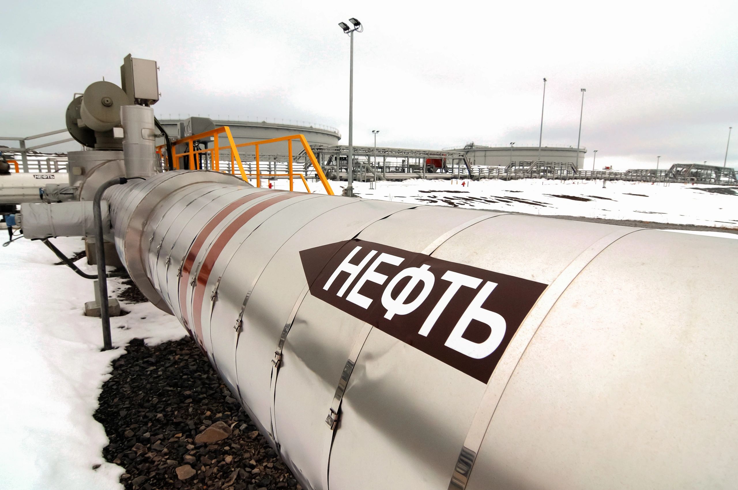 Large industrial pipe component for heavy industry