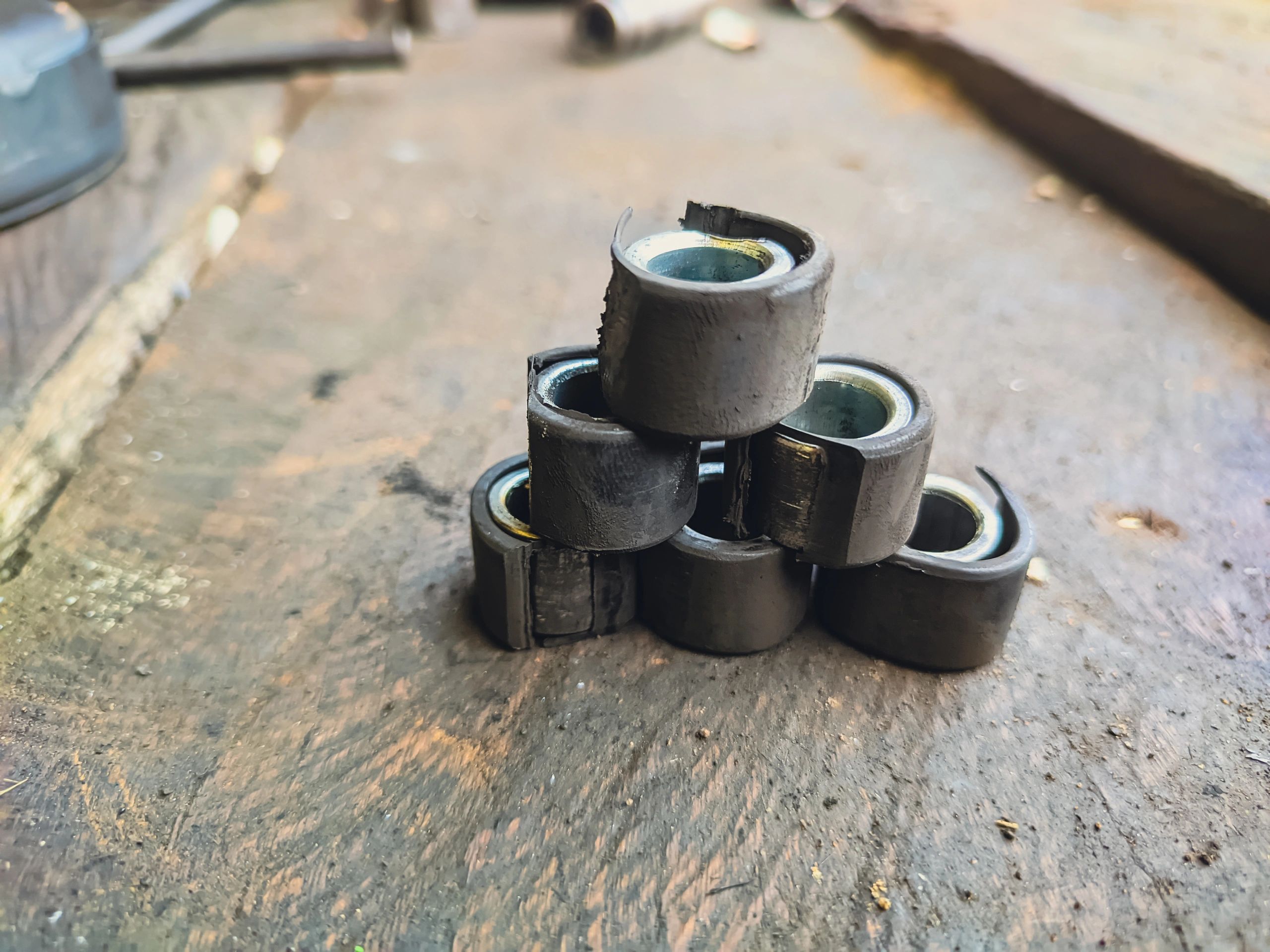 Bonded roller style part representing rubber-metal assembly applications