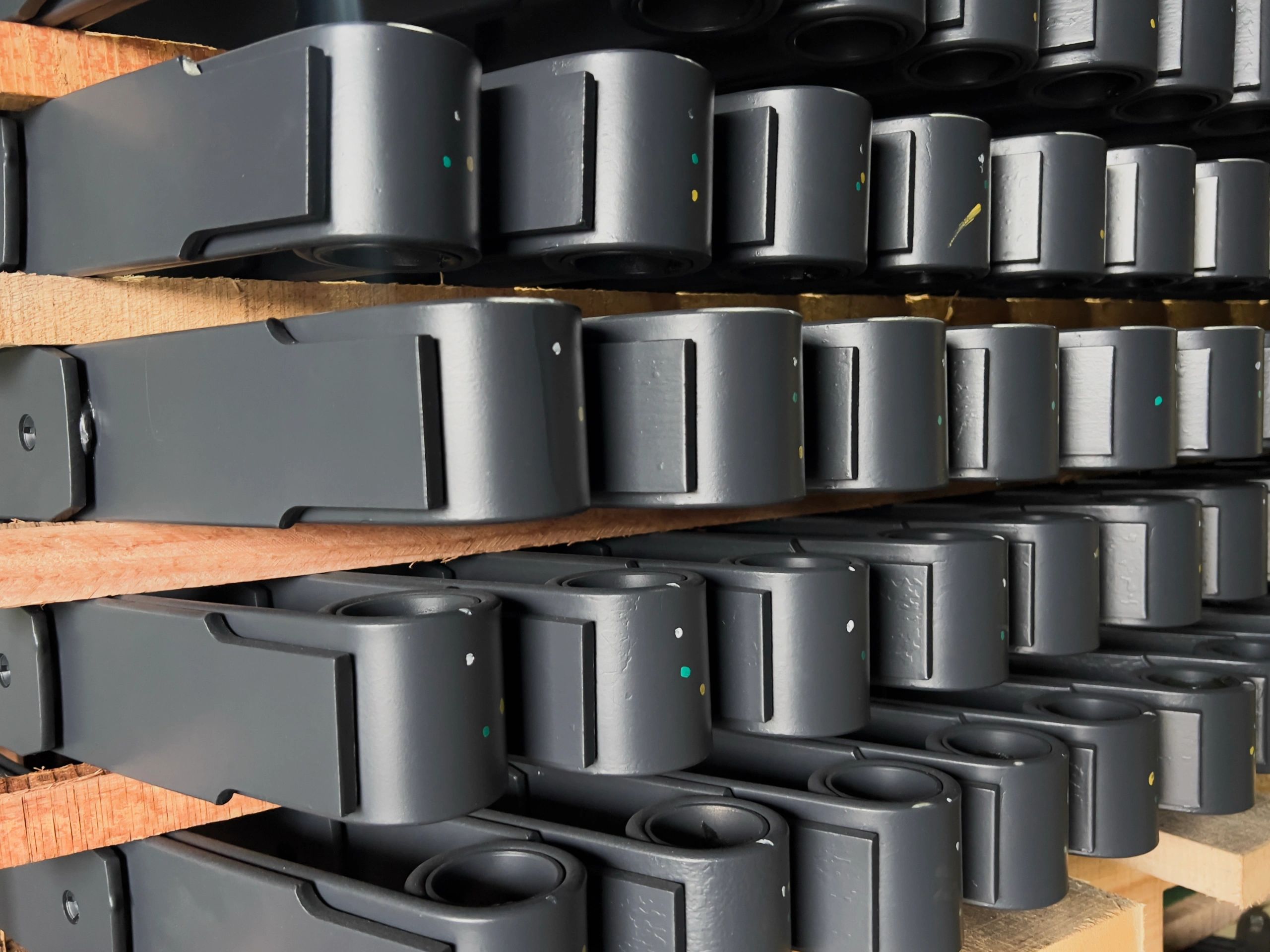 Heavy-duty metal components for machinery applications